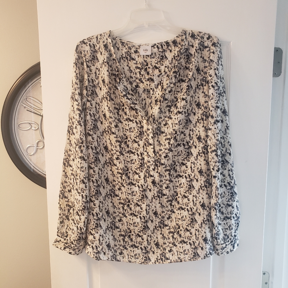 Cabi speckled blouse with V neck size M
